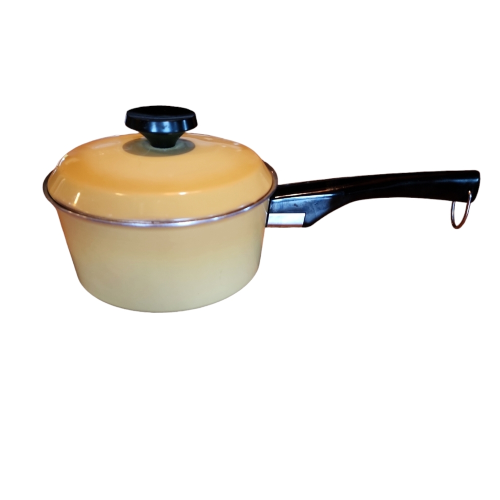 Vintage Westbend 1 QT Sauce Pan With Lid, Mustard Color